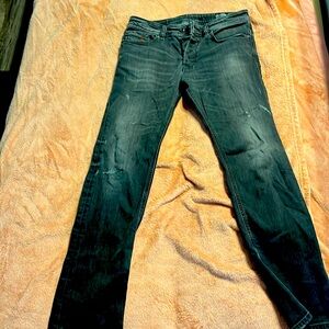Black men’s Diesel jeans size 29. Gently worn & no stains a bit faded